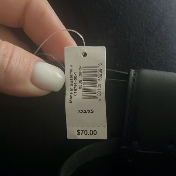 ✨BANANA REPUBLIC LEATHER STATEMENT TAB BELT✨ - Picture 6 of 7